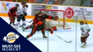 Must See Moment: Smoke Eaters goaltender Evan Fradette makes an unbelievable glove save